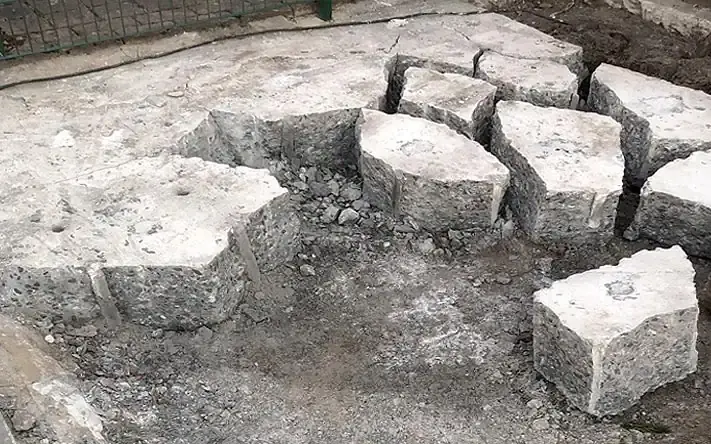 Betonfundament entfernen im Garten