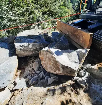 Felsen zerkleinern mit Betonamit