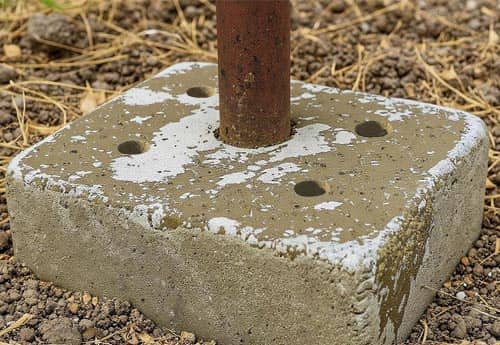 Schaukelfundament entfernen mit BETONAMIT