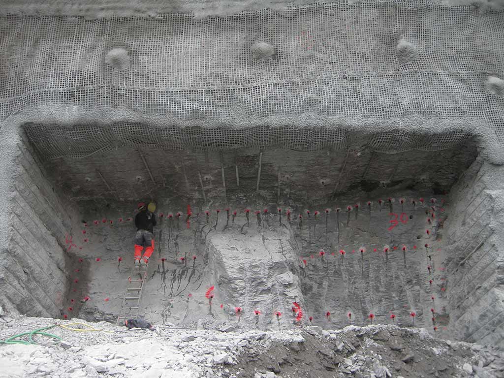 Rock blasting niches excavation tunnel